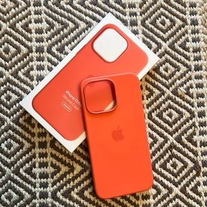Apple silicone case for iPhone 13 Pro, Nectarine